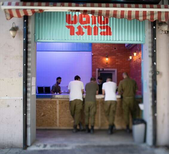 נראה כמו סתם מקום רגיל באלנבי // צילום: אנטולי מיכאלו